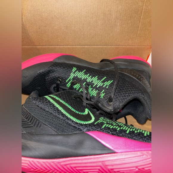 Kyrie Flytrap 2 EP ‘Hyper Pink’ - Picture 1 of 3